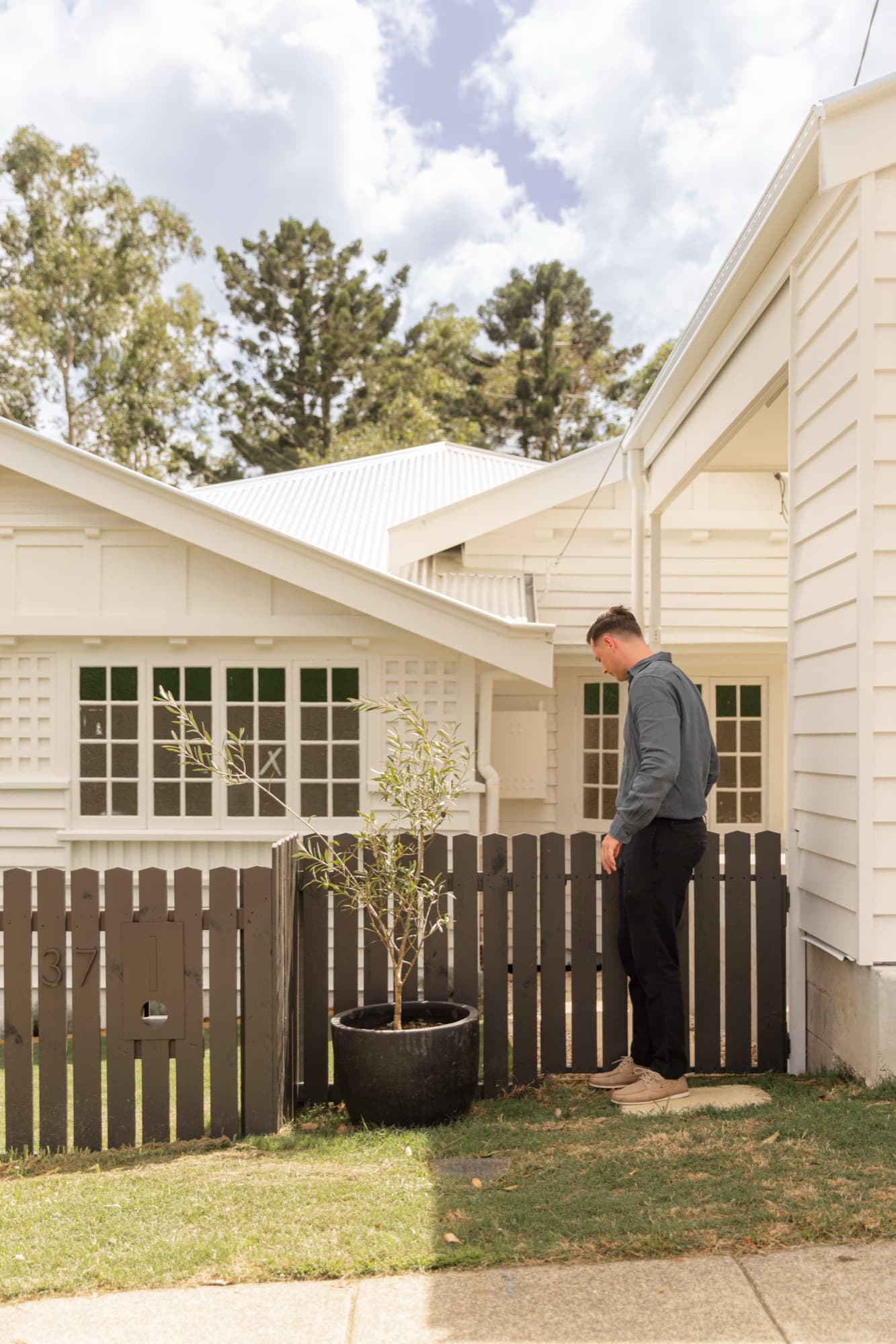 Buyers Collective inspecting a Brisbane cottage before purchase